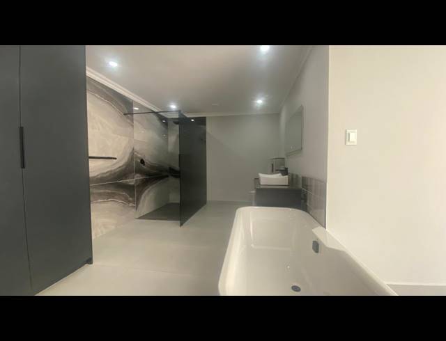 4 BEDROOM HOUSE FOR SALE IN COMPENSATION BEACH